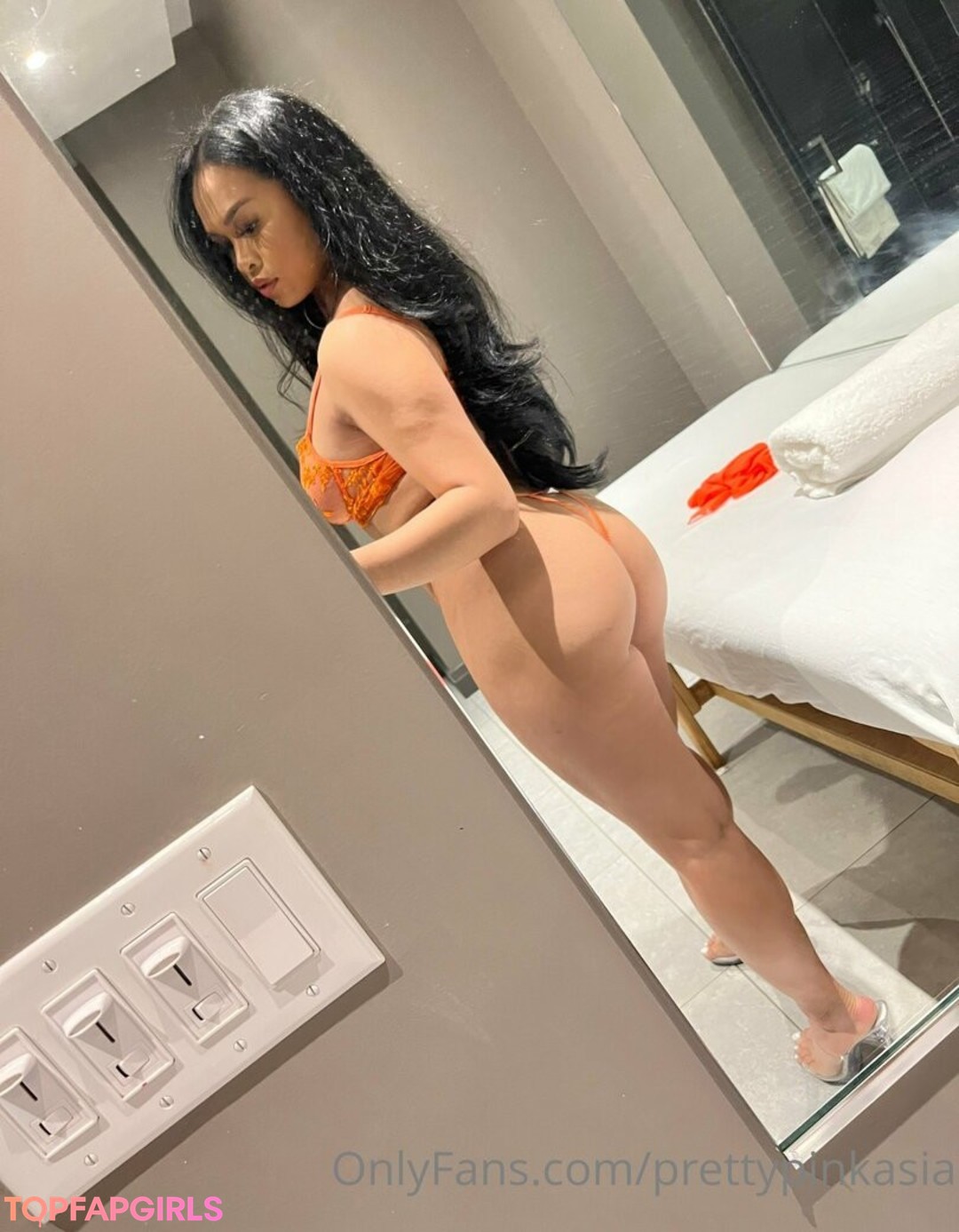 Foto desnuda filtrada de OnlyFans de Prettypinkasia #17 Foto desnuda filtrada de OnlyFans de Prettypinkasia #17
