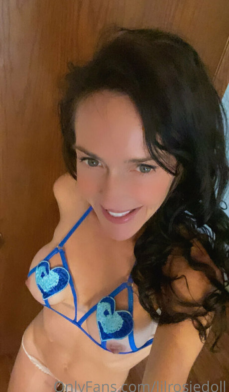 Foto desnuda filtrada de OnlyFans de Lilrosiedoll