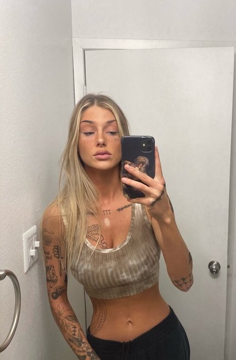 Foto desnuda filtrada de OnlyFans de Ryrenee