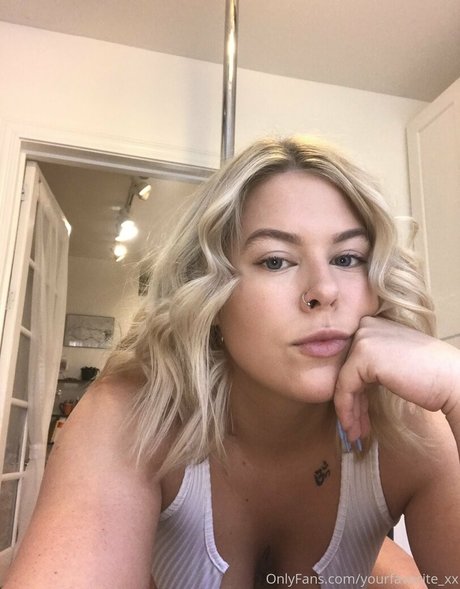 Nakedgirloninternet