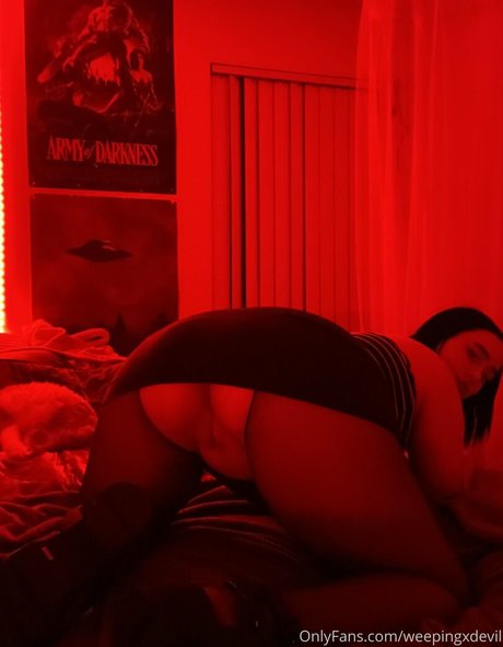 Foto desnuda filtrada de OnlyFans de Weepingxdevil