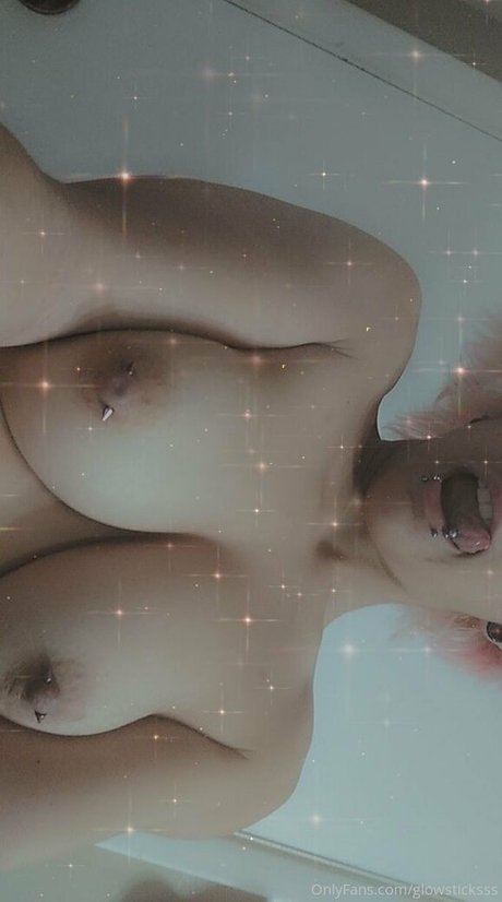 Foto desnuda filtrada de OnlyFans de Glowsticksss