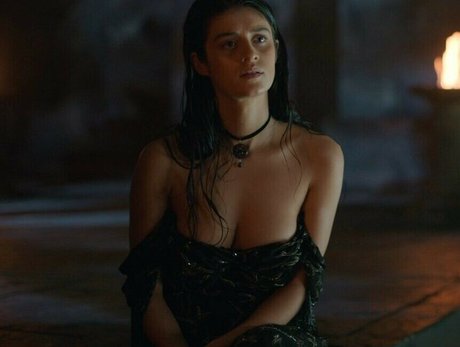 Foto desnuda filtrada de OnlyFans de Anya Chalotra