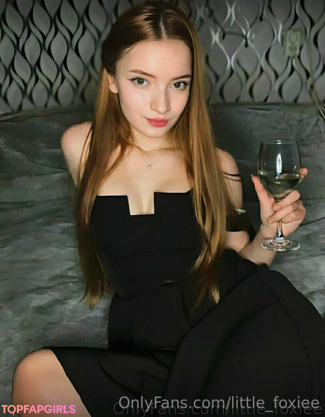 Foto desnuda filtrada de OnlyFans de Littlefoxiee #101 Foto desnuda filtrada de OnlyFans de Littlefoxiee #101