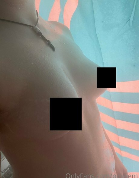 Foto desnuda filtrada de OnlyFans de Pinejem