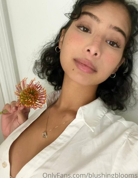 Foto desnuda filtrada de OnlyFans de Blushingblooms