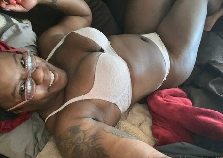 Foto desnuda filtrada de OnlyFans de Ebonyglutes01