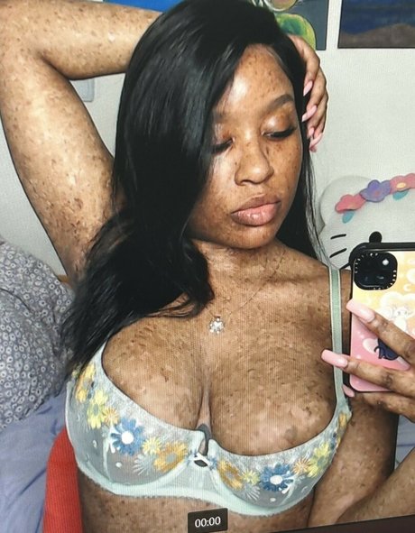 Foto desnuda filtrada de OnlyFans de Freckledn