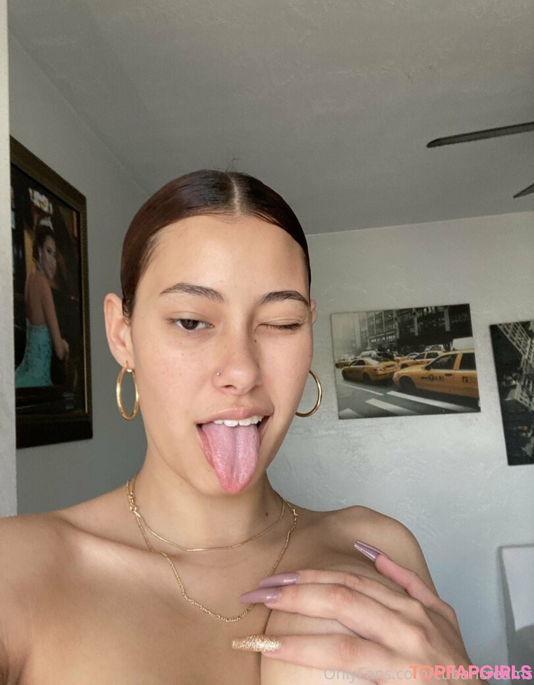 Foto desnuda filtrada de OnlyFans de Mollycreamss #5 Foto desnuda filtrada de OnlyFans de Mollycreamss #5