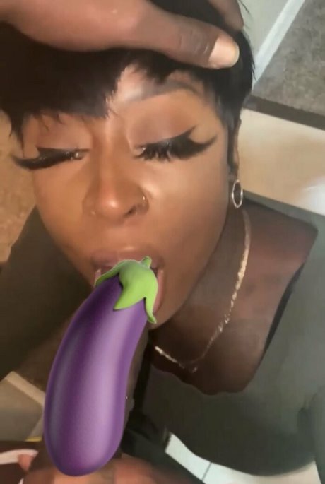 Foto desnuda filtrada de OnlyFans de Barbeebandzfree