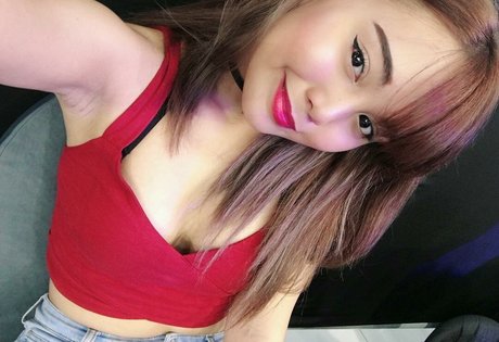 Foto desnuda filtrada de OnlyFans de Mika Daime