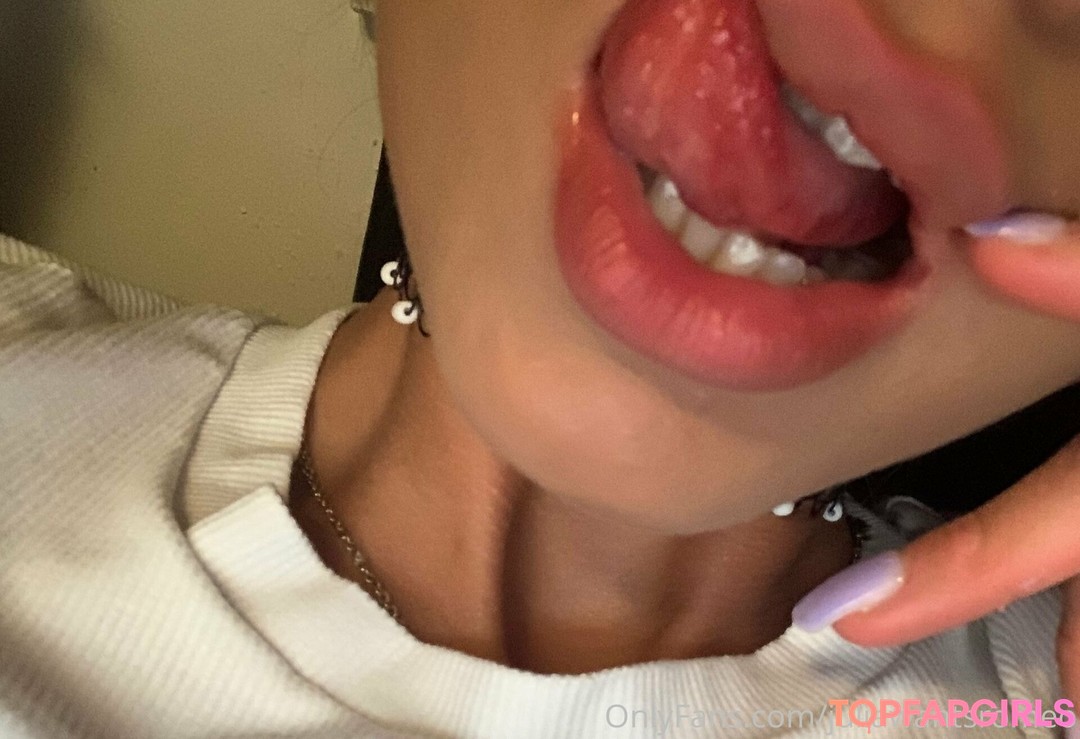 Foto desnuda filtrada de OnlyFans de Julianawantsromeo #27 Foto desnuda filtrada de OnlyFans de Julianawantsromeo #27