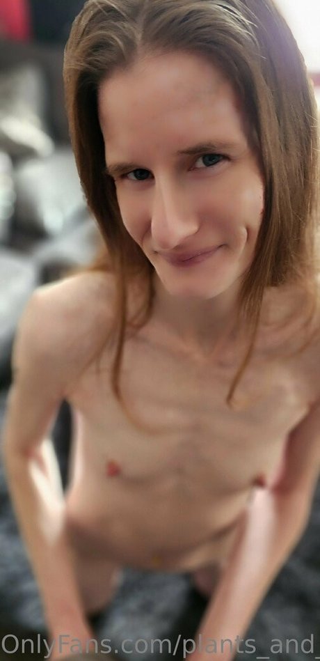 Foto desnuda filtrada de OnlyFans de Plantsandpiercings