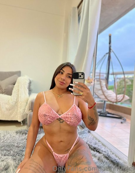 Foto desnuda filtrada de OnlyFans de Latinmodel