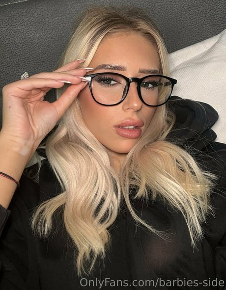 Foto desnuda filtrada de OnlyFans de Barbiesside