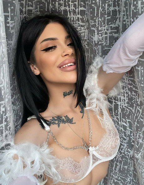 Bellahotxx