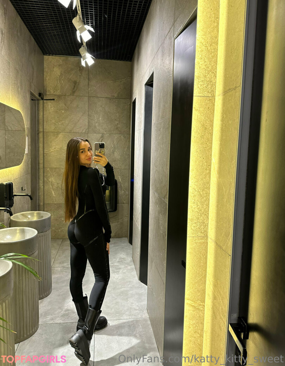 Foto desnuda filtrada de OnlyFans de Kitty Katty #20 Foto desnuda filtrada de OnlyFans de Kitty Katty #20