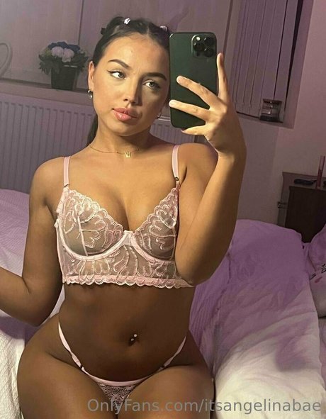 Foto desnuda filtrada de OnlyFans de Itsangelinabae