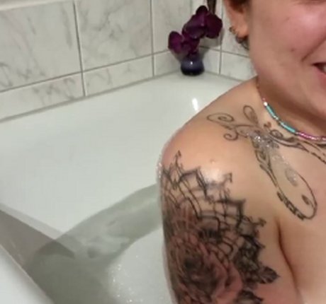 Foto desnuda filtrada de OnlyFans de Lunaticminx