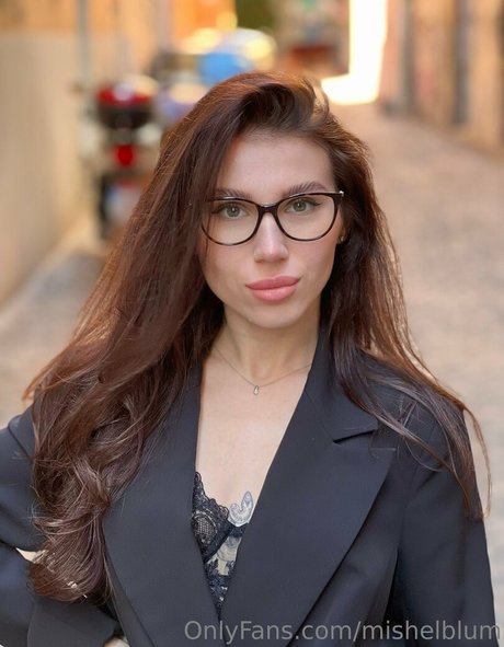 Divine_laura