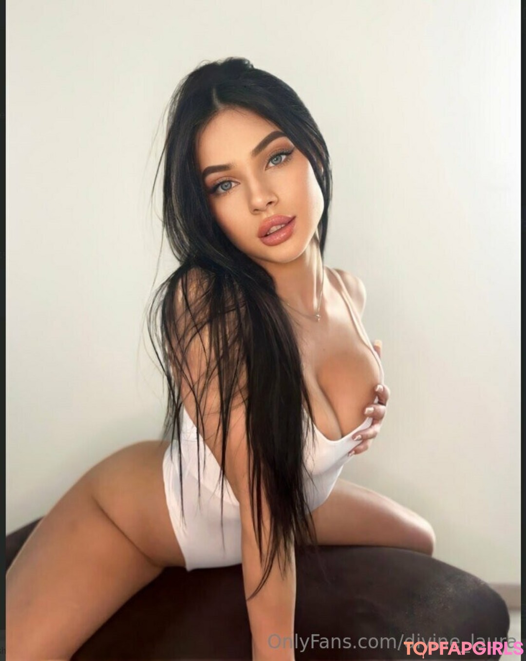 Foto desnuda filtrada de OnlyFans de Divinelaura #34 Foto desnuda filtrada de OnlyFans de Divinelaura #34