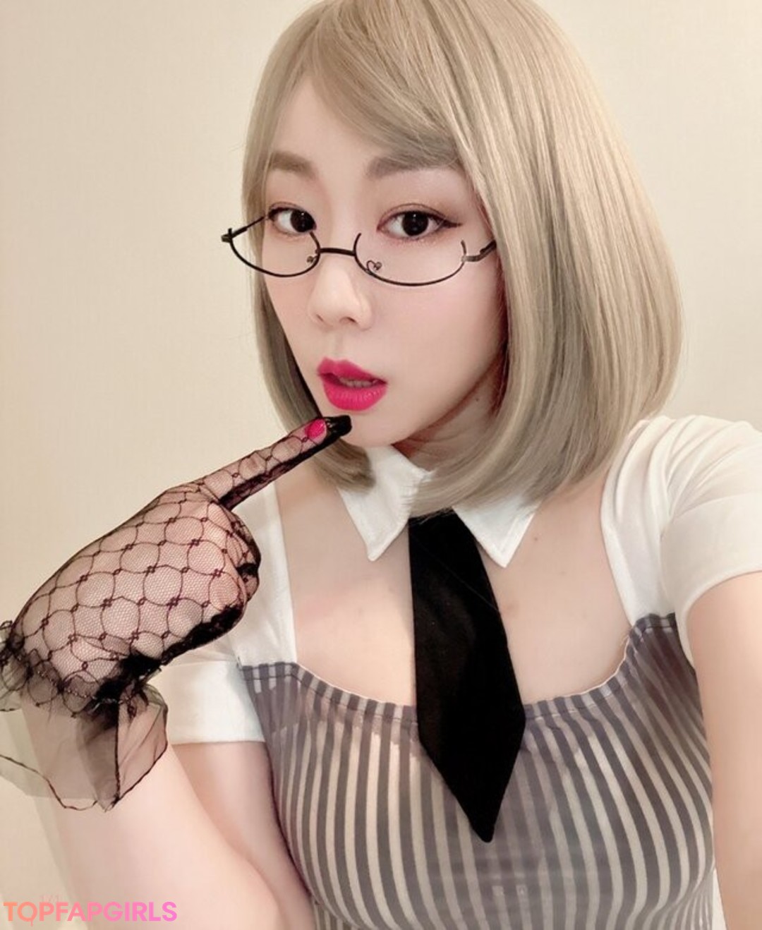 Foto desnuda filtrada de OnlyFans de Bunnymiffy #54 Foto desnuda filtrada de OnlyFans de Bunnymiffy #54