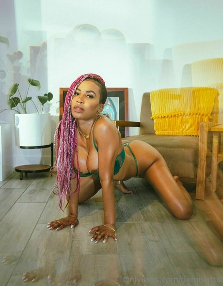 Foto desnuda filtrada de OnlyFans de Demi Sutra