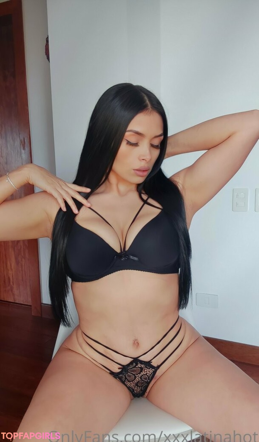 Foto desnuda filtrada de OnlyFans de Xxxlatinahot #50 Foto desnuda filtrada de OnlyFans de Xxxlatinahot #50