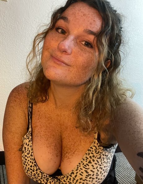 Foto desnuda filtrada de OnlyFans de Freckled Baby