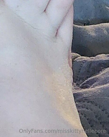 Foto desnuda filtrada de OnlyFans de Misskittyhellebore