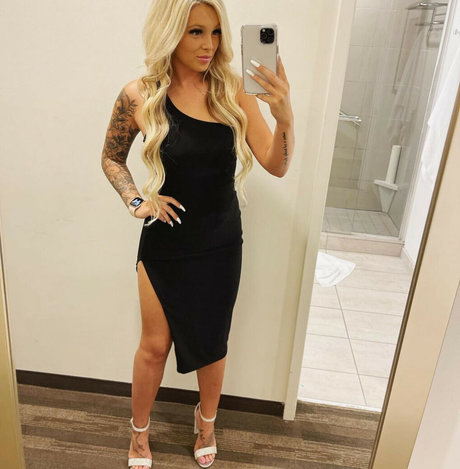 Blondebombshell383