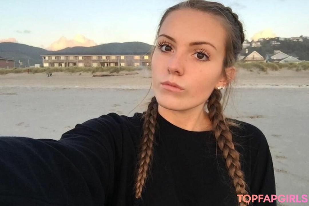 Foto desnuda filtrada de OnlyFans de Brenna Winters #12 Foto desnuda filtrada de OnlyFans de Brenna Winters #12