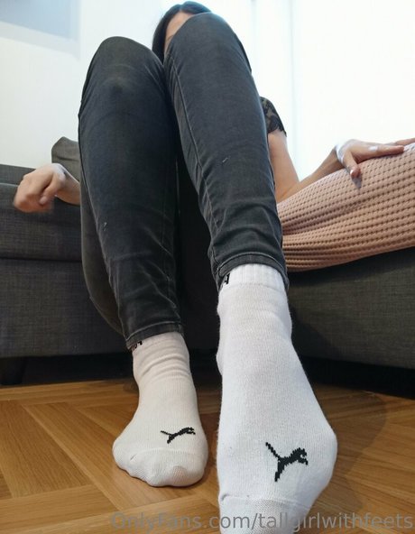 Tallgirlwithfeets