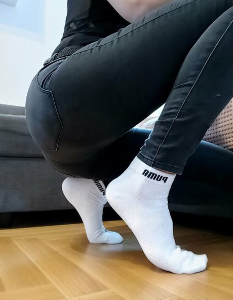 Tallgirlwithfeets