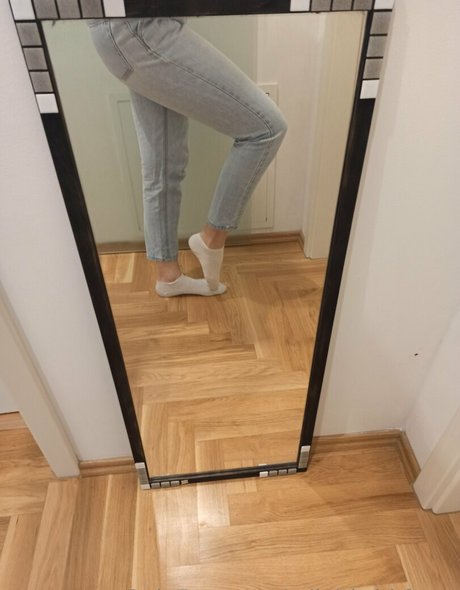Tallgirlwithfeets