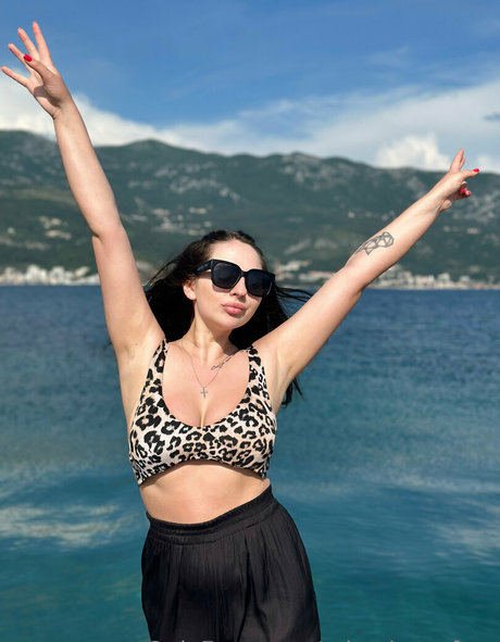 Miavixenfree