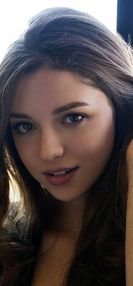 Foto desnuda filtrada de OnlyFans de Elena Safavi