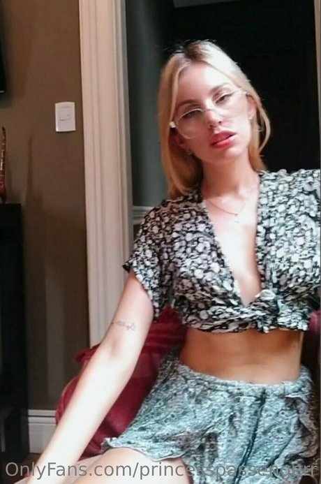 Foto desnuda filtrada de OnlyFans de Princesspassengerr