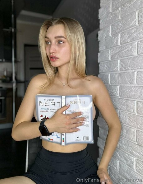 Foto desnuda filtrada de OnlyFans de Alkh1mova