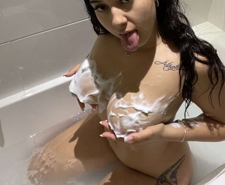 Foto desnuda filtrada de OnlyFans de Reina Angel