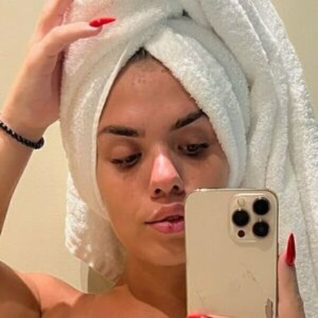 Foto desnuda filtrada de OnlyFans de Valentina Midget