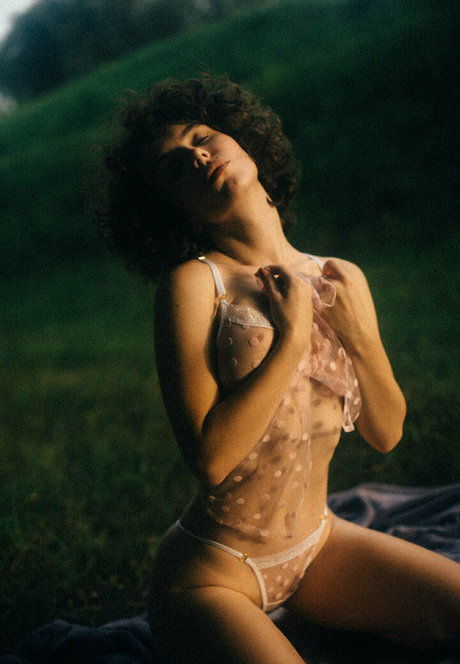 Foto desnuda filtrada de OnlyFans de Curlywiktoria