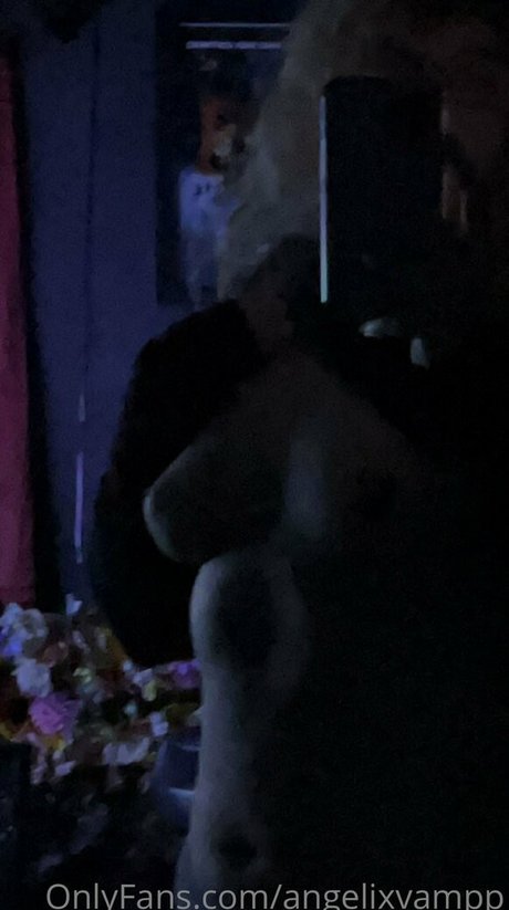 Foto desnuda filtrada de OnlyFans de Angelixvampp
