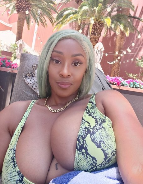 Foto desnuda filtrada de OnlyFans de Lavendamonroe