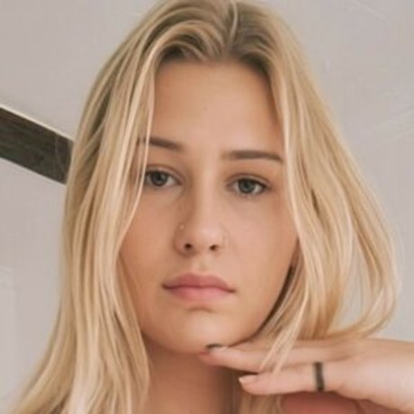 Foto desnuda filtrada de OnlyFans de Lucy Velvet