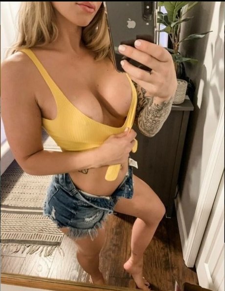 Foto desnuda filtrada de OnlyFans de Kayla Manthey