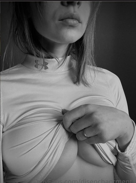 Foto desnuda filtrada de OnlyFans de Disenchantment