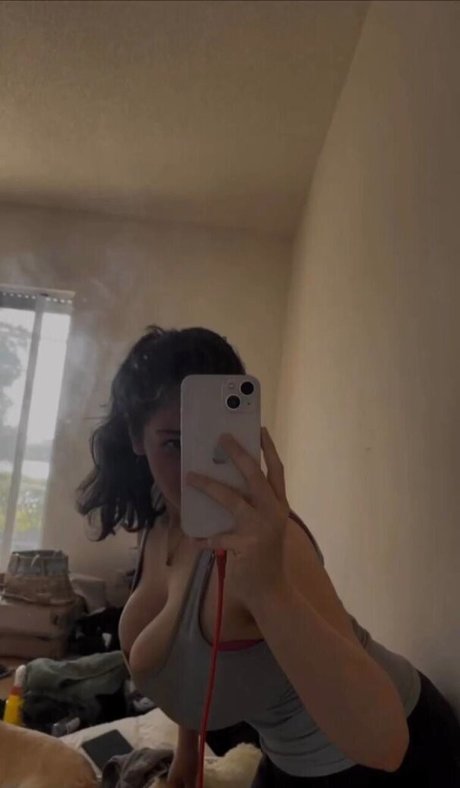 Foto desnuda filtrada de OnlyFans de Bustymor N