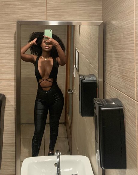 Foto desnuda filtrada de OnlyFans de Divyaadu