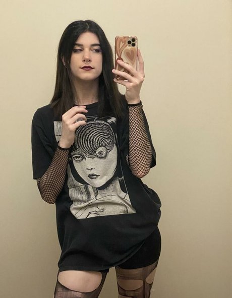 Foto desnuda filtrada de OnlyFans de Trashpotatopie
